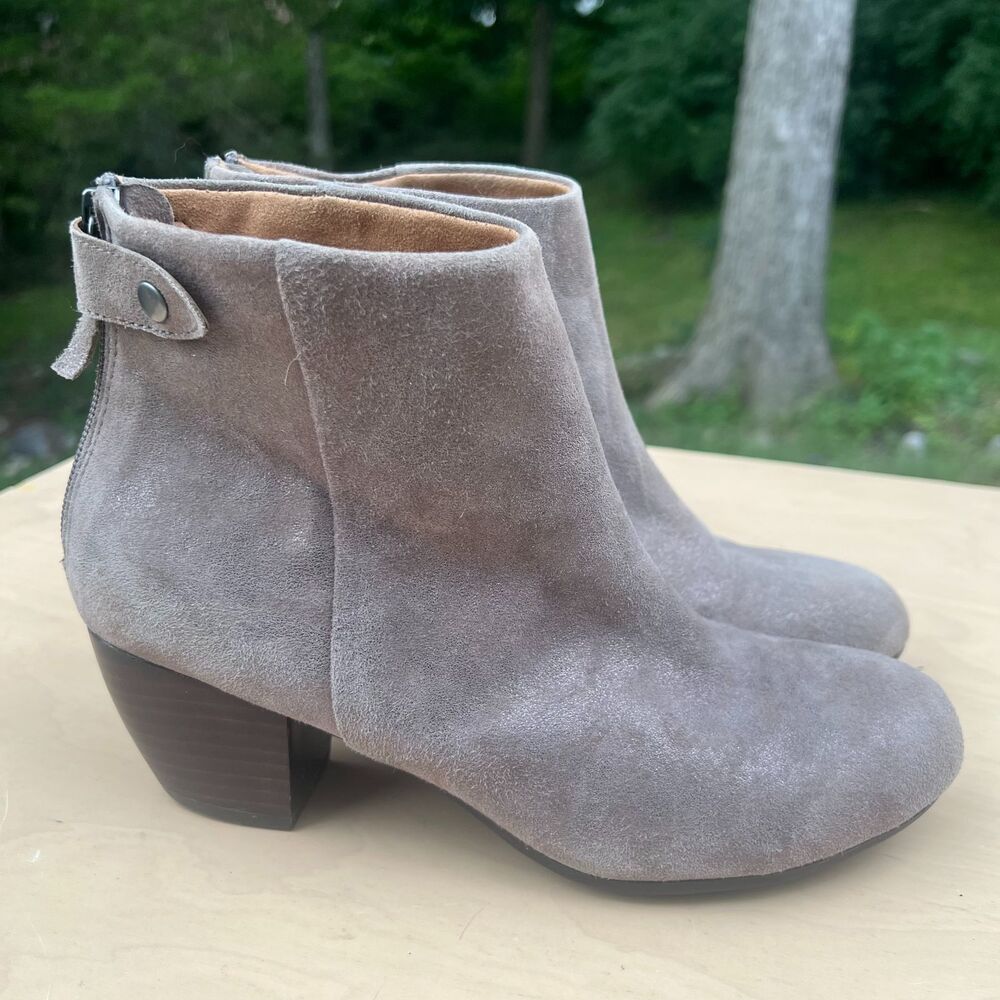 Comfortiva Women's Alandra Ankle Boot Smoke Size 8